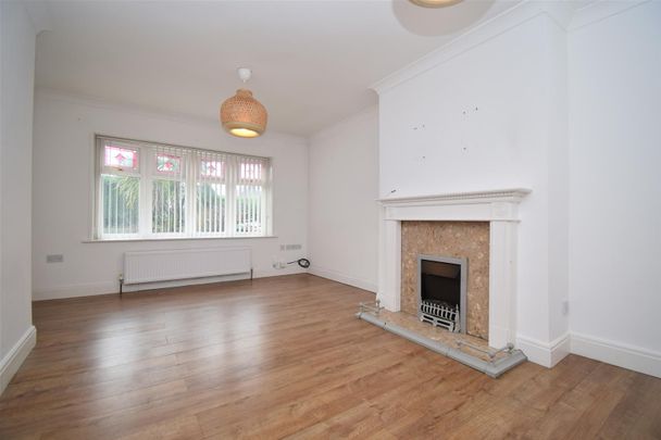 Clayton Rise, Wakefield - Photo 1