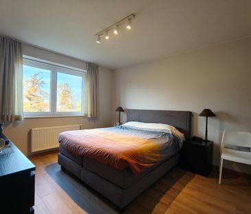 Halfopen bebouwing met drie slaapkamers, tuin en garage - Photo 5