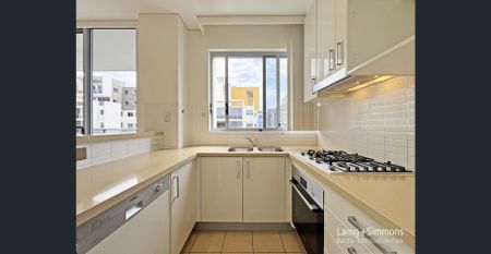 Modern Two Bedroom Apartment - Photo 5