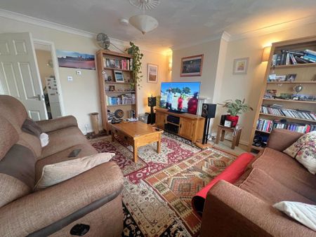 3 bedroom semi-detached house to rent - Photo 3