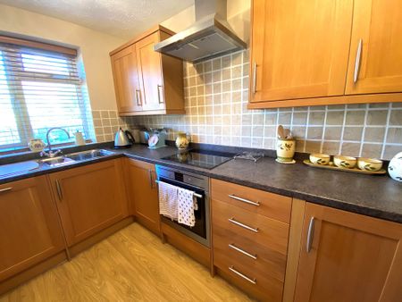2 bed apartment to rent in Woodhams Close, Battle, TN33 - Photo 3