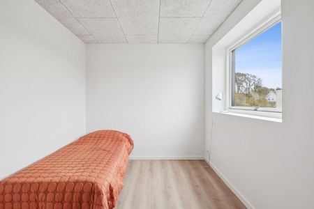 Nyopført 4-værelses rækkehus på Fenris Allé i Svenstrup - Photo 3