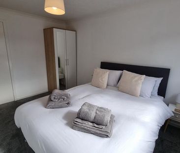 4 bedroom end of terrace house to rent - Photo 6