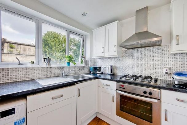 Boasting size, quality & location - Photo 1