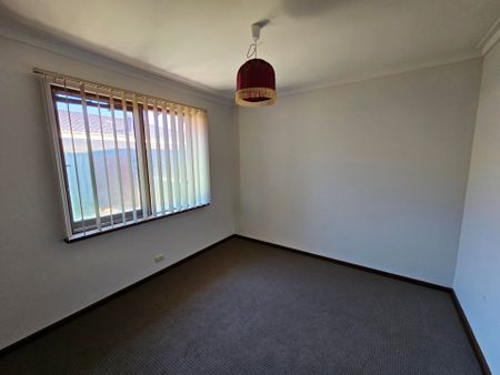 Top Location - Spacious House & Pool! *Open Thurs 19/02/ 4.00pm to 4.20pm* - Photo 5