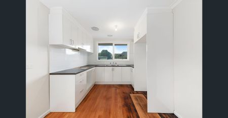 Stylish & Comfortable Living in a Quiet Court Location - Photo 4