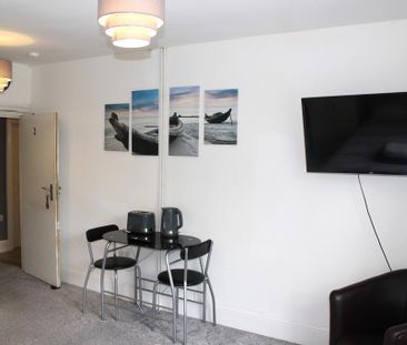 Studio to rent - Photo 1