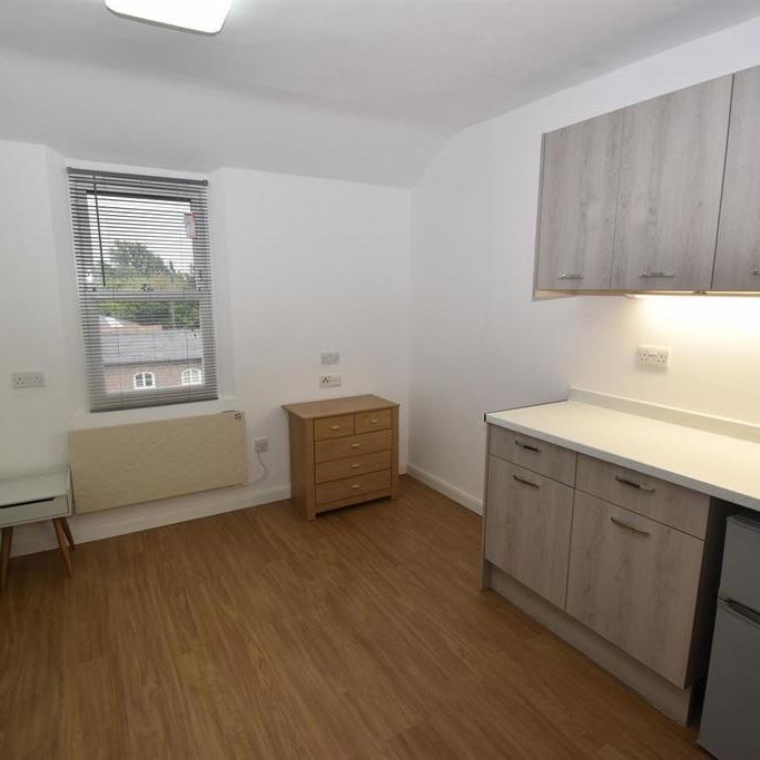 Studio to rent - Photo 1