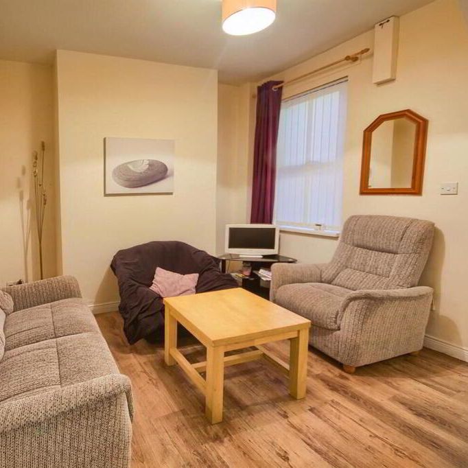 Room 1, 40 Nansen Street, Belfast, BT12 6AT - Photo 1