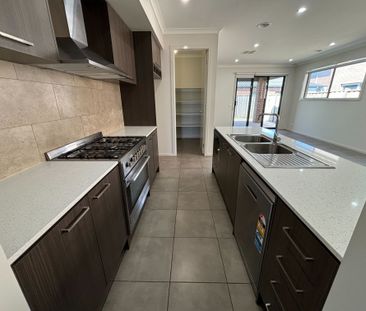 Bright, Modern Family Home Ready to Move In - Photo 6