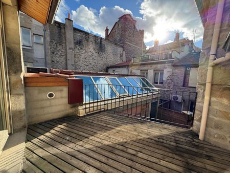 Magnifique F1 de 50m2 rénové et meublé avec mezzanine et TERRASSE 10m2 - Photo 4