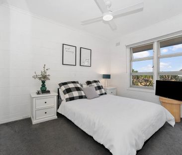 Beautiful Fully Furnished One Bedroom Close to All Amenities - Photo 4