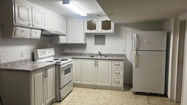 For Lease - 8 Kingsmere Crescent, Toronto, Ontario - Photo 1