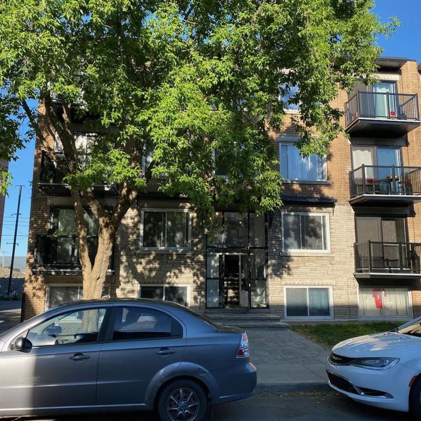 Three-Bedroom (5.5) - 524 23e Avenue, Lachine - Photo 1