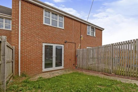 2 bedroom terraced house to rent - Photo 4