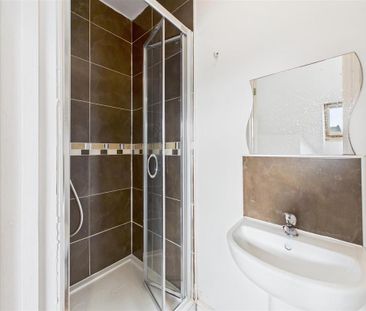 8 bedroom end of terrace house to rent - Photo 4