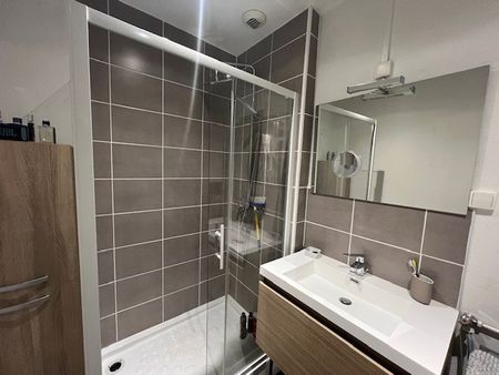 Location Appartement 4 pièces 81m² MALO LES BAINS 59240 - Photo 5