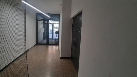 Place de la Gare 4 - commercial space on the 1st floor Northwest - Photo 3