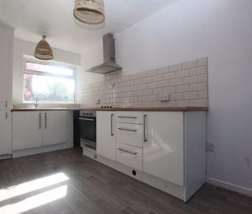 2 bedroom mews to rent - Photo 4