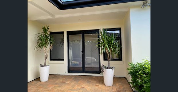 Situated on a tree-lined picturesque Northbridge Street - Photo 1