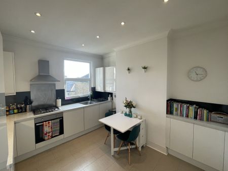 The Perfect Earlsfield Flat for a Couple to Rent in London, SW18 - Photo 3