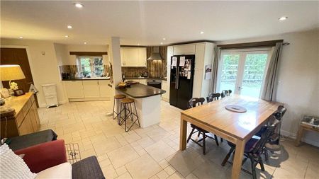 4 bedroom detached house to rent - Photo 5