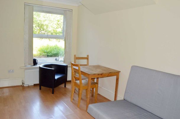 Price £1,250 pcm - Available 26/02/2026 - Furnished - Photo 1