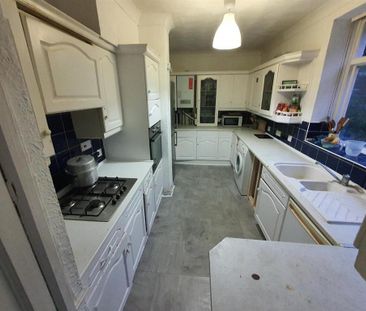13 bedroom house share to rent - Photo 4