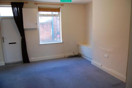 3 bedroom end of terrace house to rent - Photo 3