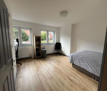 4 bedroom terraced house to rent - Photo 5