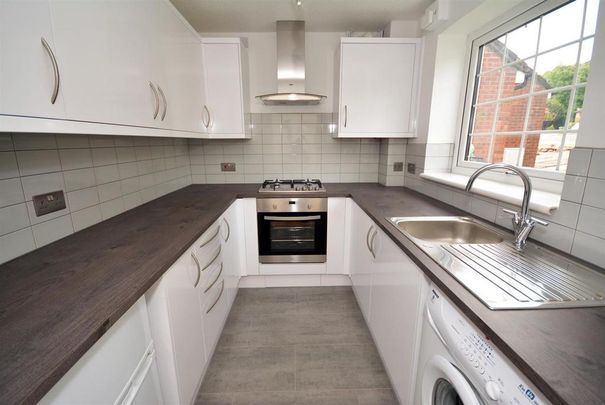 2 bedroom end of terrace house to rent - Photo 1