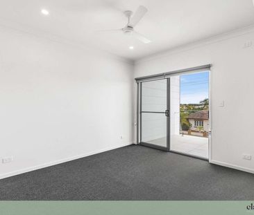 Large Modern Townhouse in Great Central Position! - Photo 2