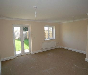 3 bedroom semi-detached house to rent - Photo 2