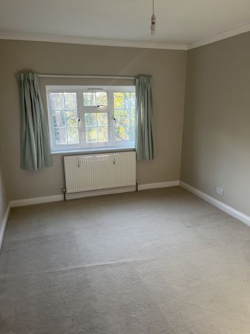 3 Bed Flat, Mount Avenue, W5 - Photo 3