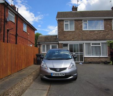 64 Coniston Crescent - 4 bed 2 Bathroom Loughborough - Photo 2