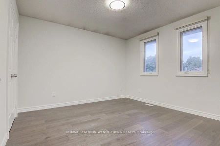 Property For Lease | N9295814 - Photo 5