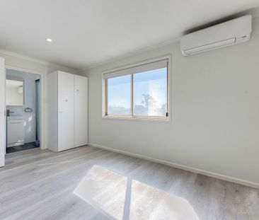 Modern Spacious Three Level Townhouse - Photo 5