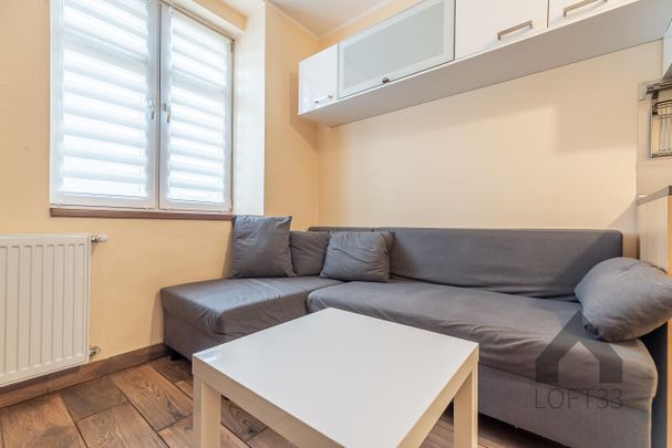 Dwupokojowe i wyposażone mieszkanie w centrum Jaworzna do wynajęcia | Spacer 3D - Zdjęcie 1