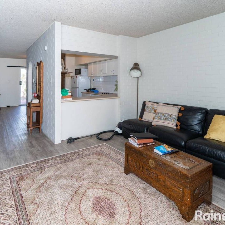 STUNNING IDEALLY LOCATED TOWNHOUSE - Photo 1