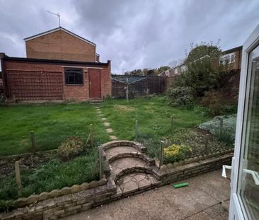 3 bedroom semi-detached house to rent - Photo 1