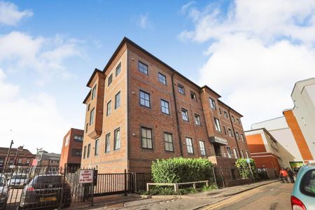 2 bedroom flat to rent - Photo 2