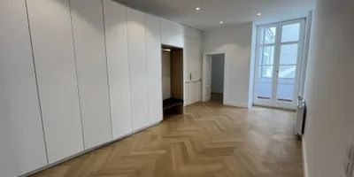Großzügige und moderne 4-Zimmer-Altbauwohnung mit hofseitigem Balkon zu mieten in 1010 Wien - Photo 3