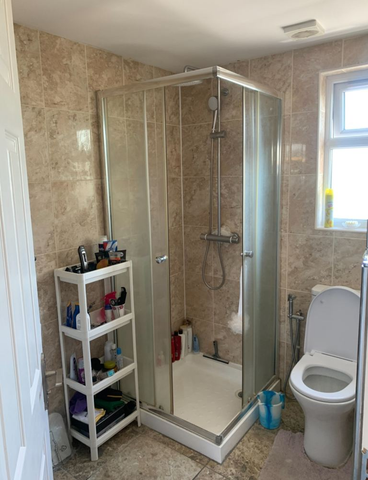 1 bedroom in a house share to rent - Photo 2