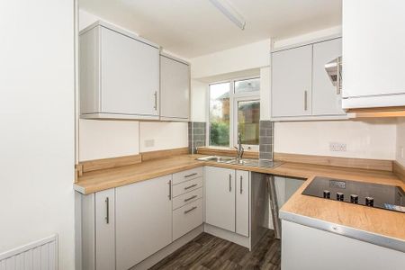 2 bedroom terraced house to rent - Photo 2