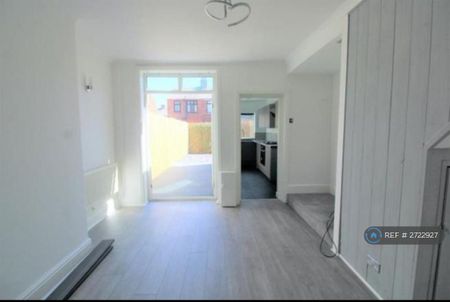 2 bedroom terraced house to rent - Photo 2