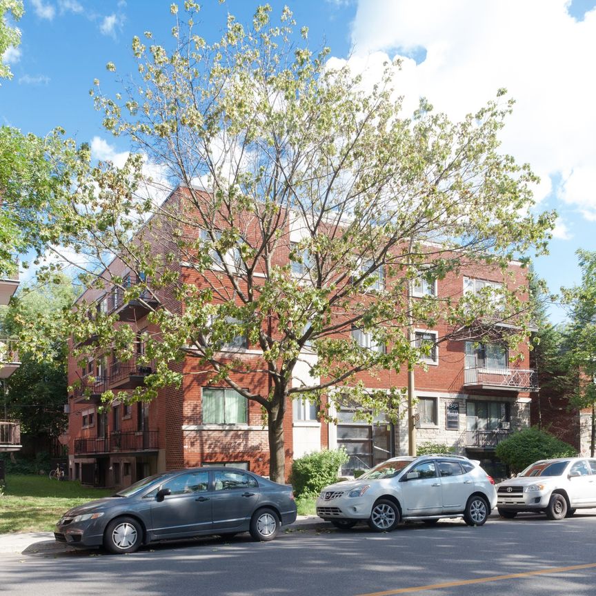 3250 Van Horne - Photo 2