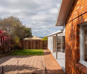 Charming Family Home in the Heart of Devonport. - Photo 2