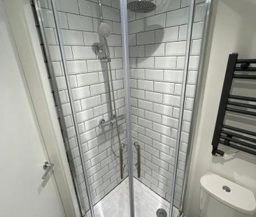 8 bedroom house of multiple occupation to rent - Photo 1