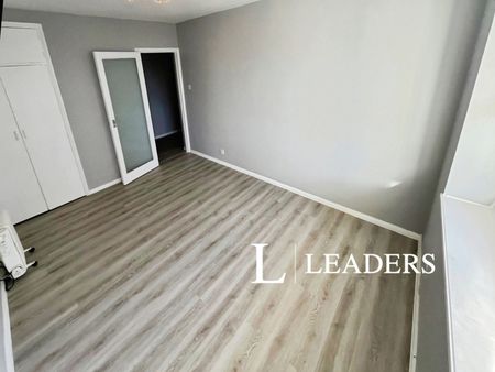 2 bedroom apartment to rent Kingsway, Hove, East Sussex, BN3 - Photo 5