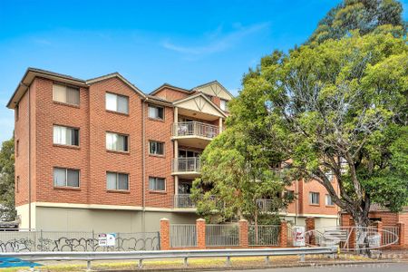 Spacious 2 bedroom unit - Photo 5